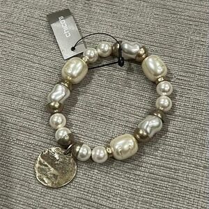 NWT Chico's pia stretch, faux pearl with medallion bracelet